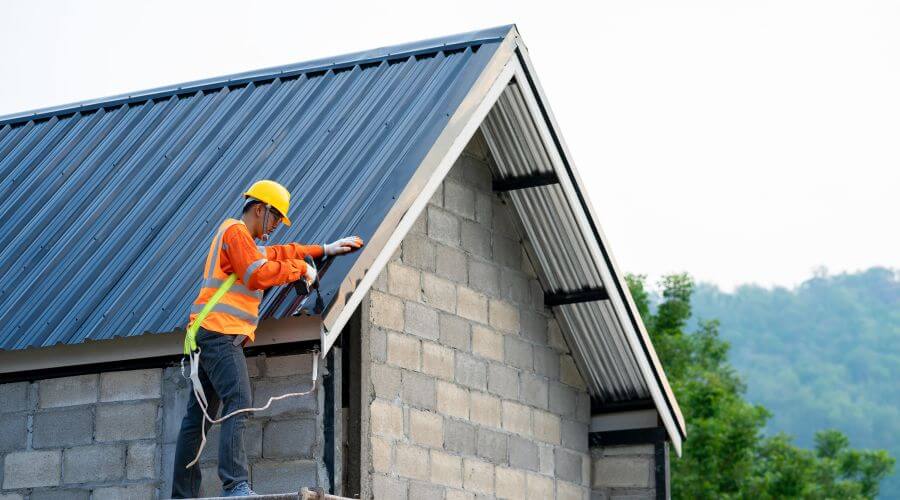 Professional gutter cleaning in Scottsville, VA